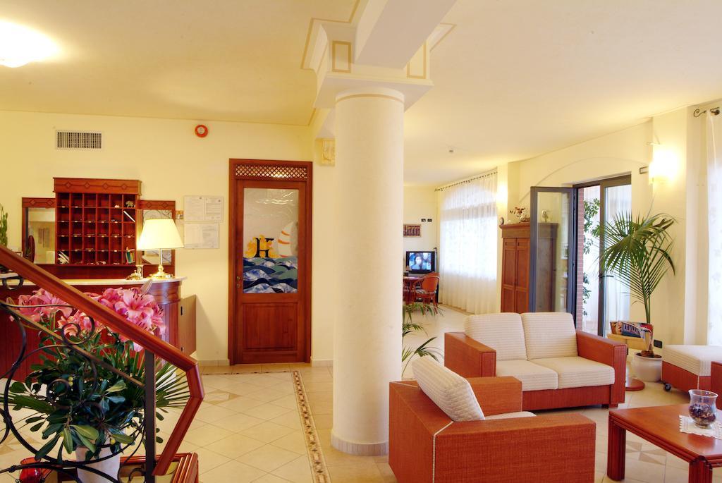 Hotel Parco Delle Cale Пунтоне-ди-Скарлино Экстерьер фото