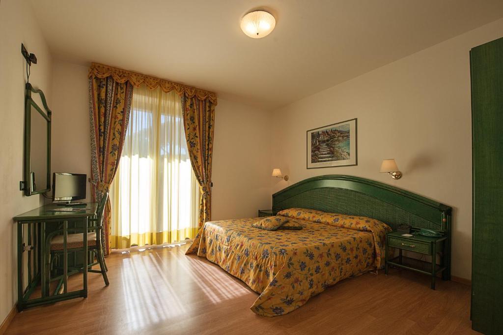 Hotel Parco Delle Cale Пунтоне-ди-Скарлино Экстерьер фото