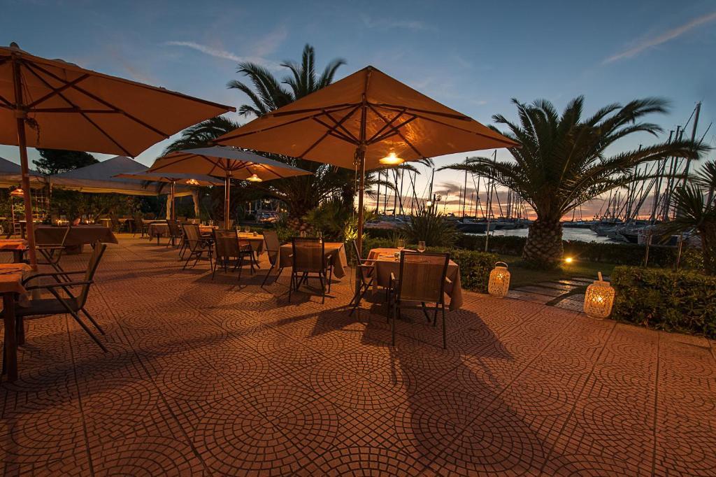 Hotel Parco Delle Cale Пунтоне-ди-Скарлино Экстерьер фото